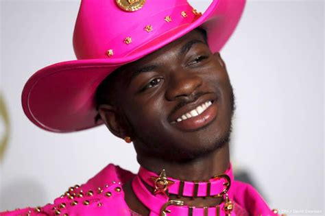 Rapper Lil Nas X lanceert sneaker met druppel menselijk bloed